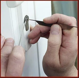 New York Emergency Lock And Locksmith New York, NY 212-918-5482 New York Emergency Lock And Locksmith New York, NY 212-918-5482 - 19-emergency-locksmith-opening